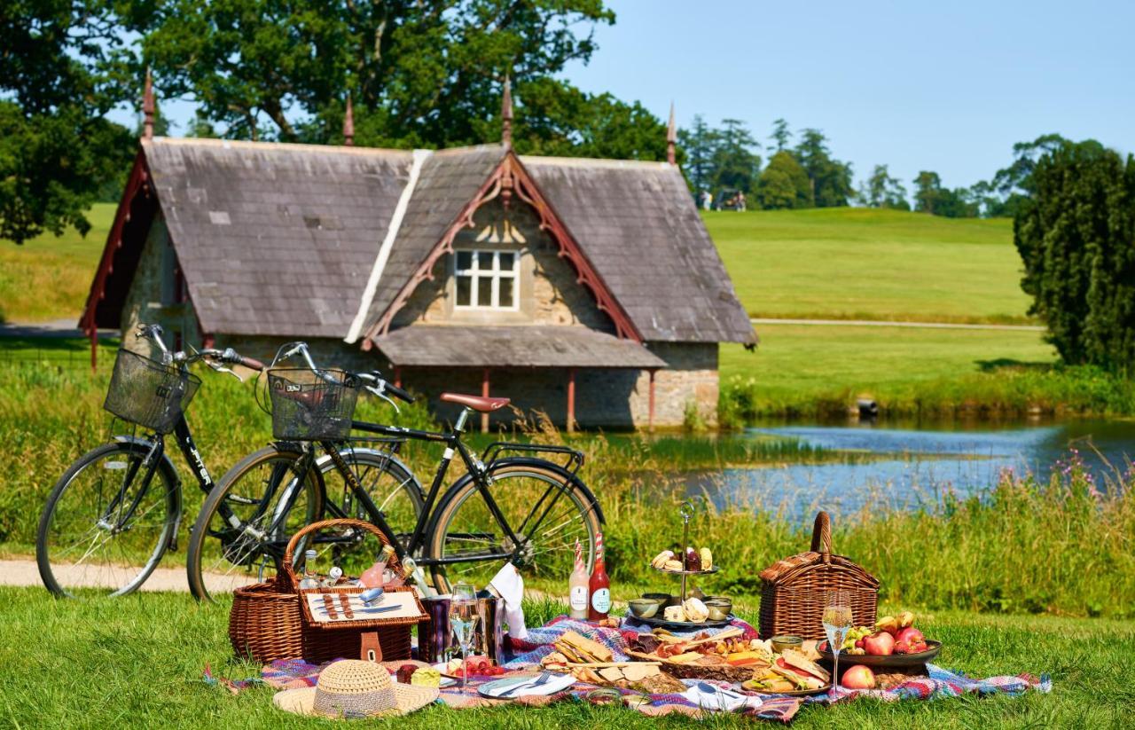 מיינות' Carton House A Fairmont Managed Hotel מראה חיצוני תמונה A picnic in the UK