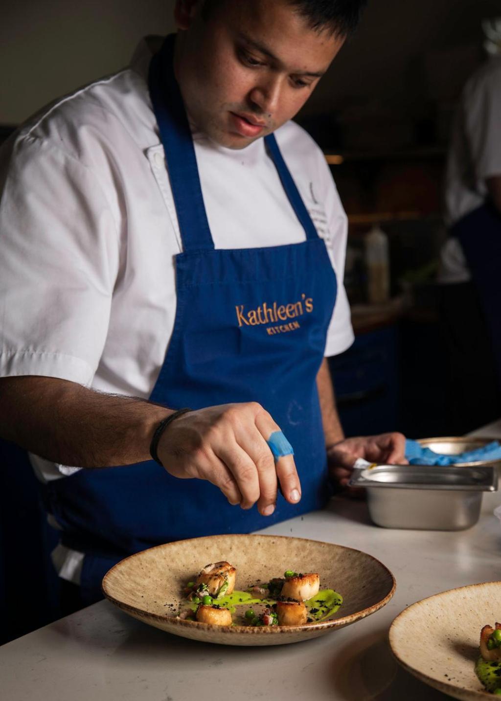 מיינות' Carton House A Fairmont Managed Hotel מראה חיצוני תמונה A chef wearing an apron